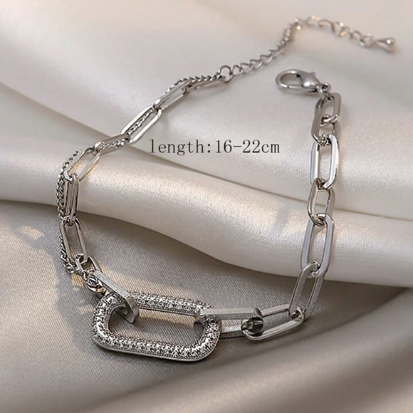 ‼️NEW IN‼️Elegant Chain Bracelet - Picture 3 of 5